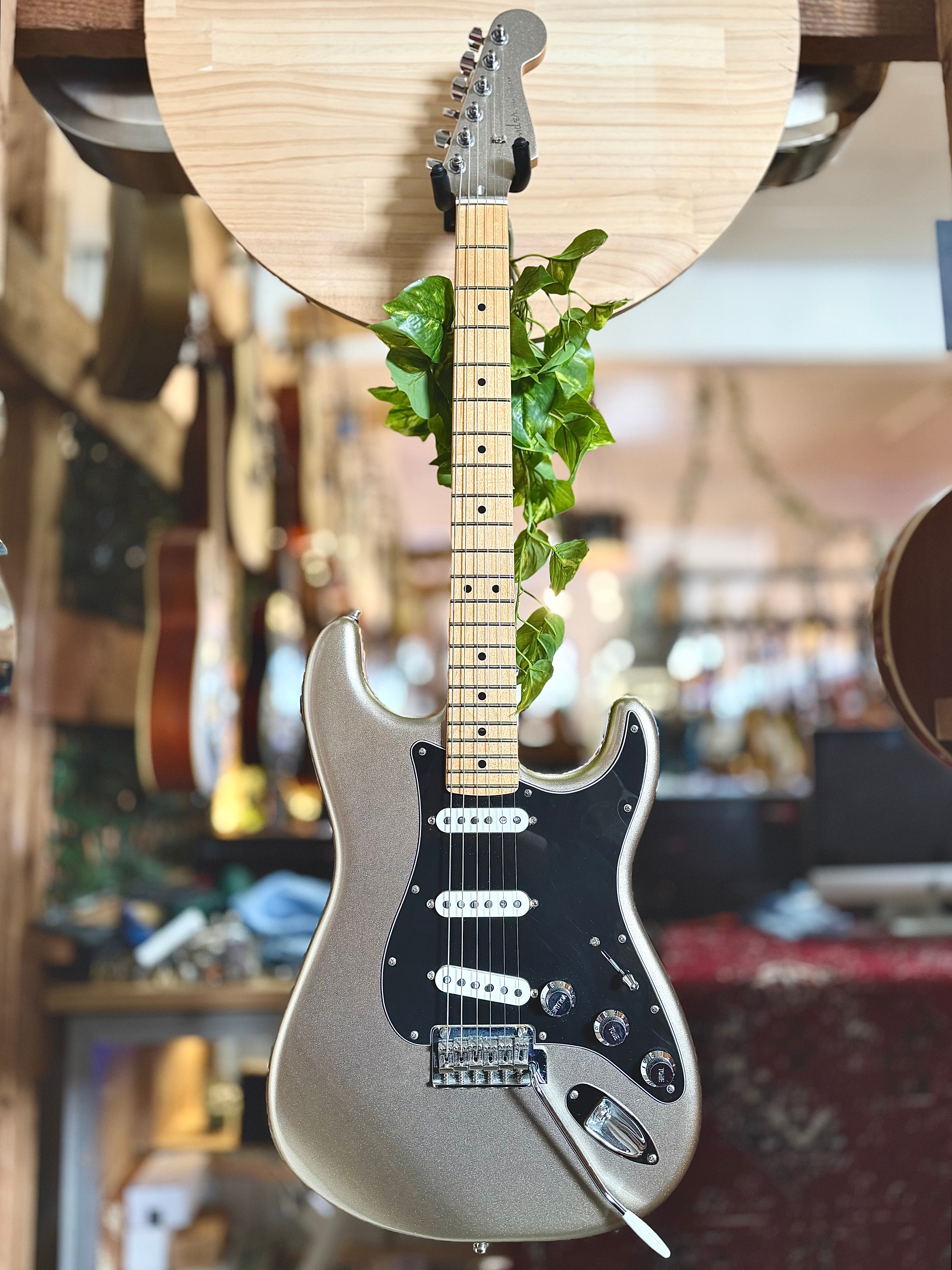Fender | 75th Anniversary Stratocaster | Diamond | 2021 | MIM | Pre-Loved Fender | 75th Anniversary Stratocaster | Diamond | 2021 | MIM | Pre-Loved